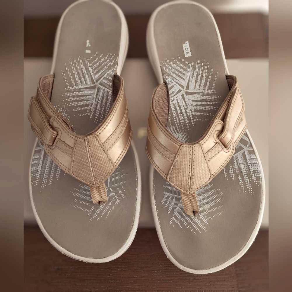 Clarks Metallic Gold/BeigeThong Sandals
